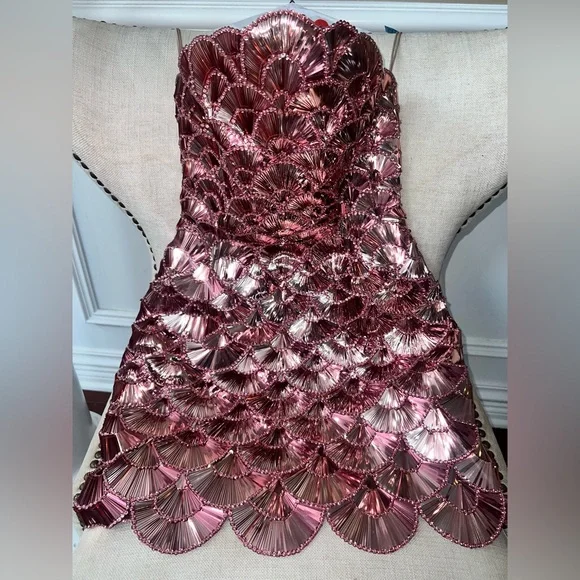 Oscar de la Renta
Sequined Scallop Dress - Picture 5 of 10